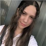 Adapto mis clases al nivel del alumno. Soy una persona trabajadora y creativa